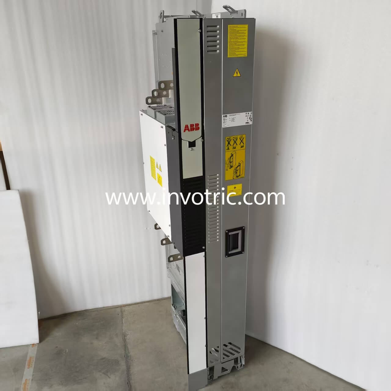 ACS880-04-880A-3+0B051+E210+H370+J410+K454+P905+R711-1
