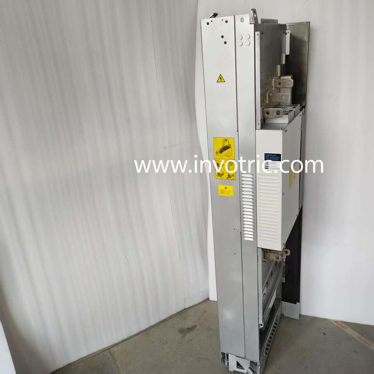 ACS880-04-880A-3+0B051+E210+H370+J410+K454+P905+R711-2