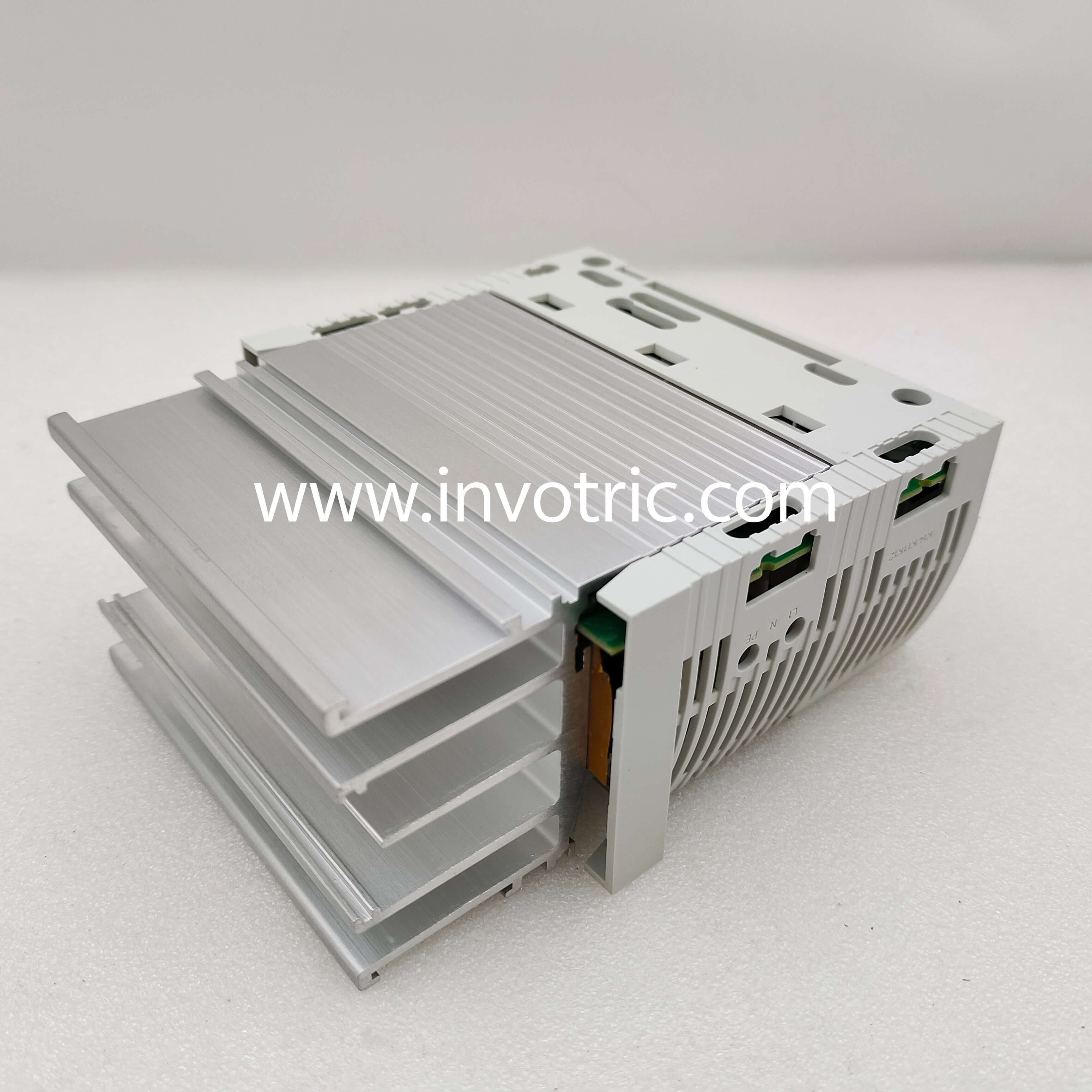 Lenze E82EV371K2C Инвертор частоты 8200 Векторный привод-1