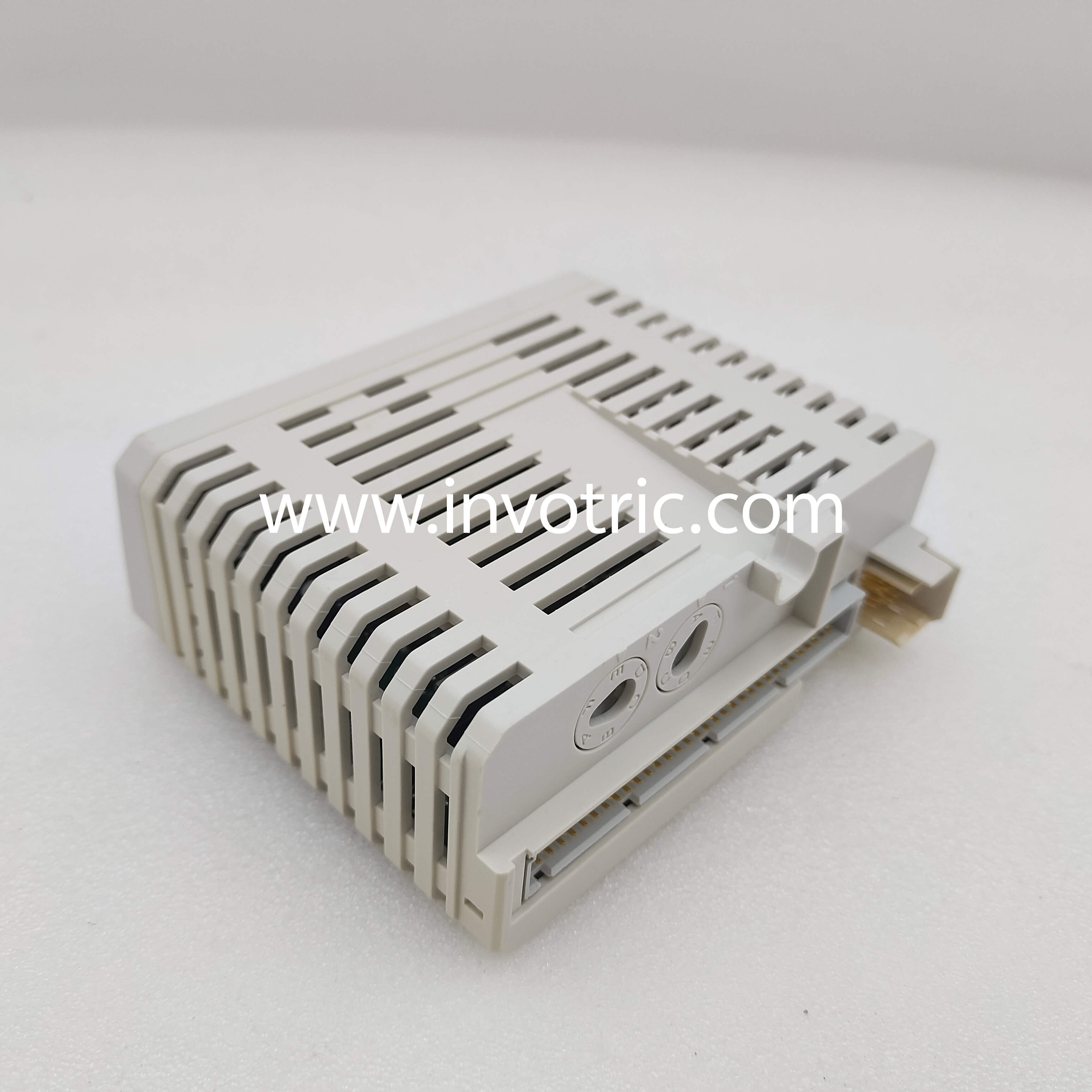 ABB модуль 3BSE038415R1 AO810V2 8-канальный модуль аналогового выхода поврежден-2